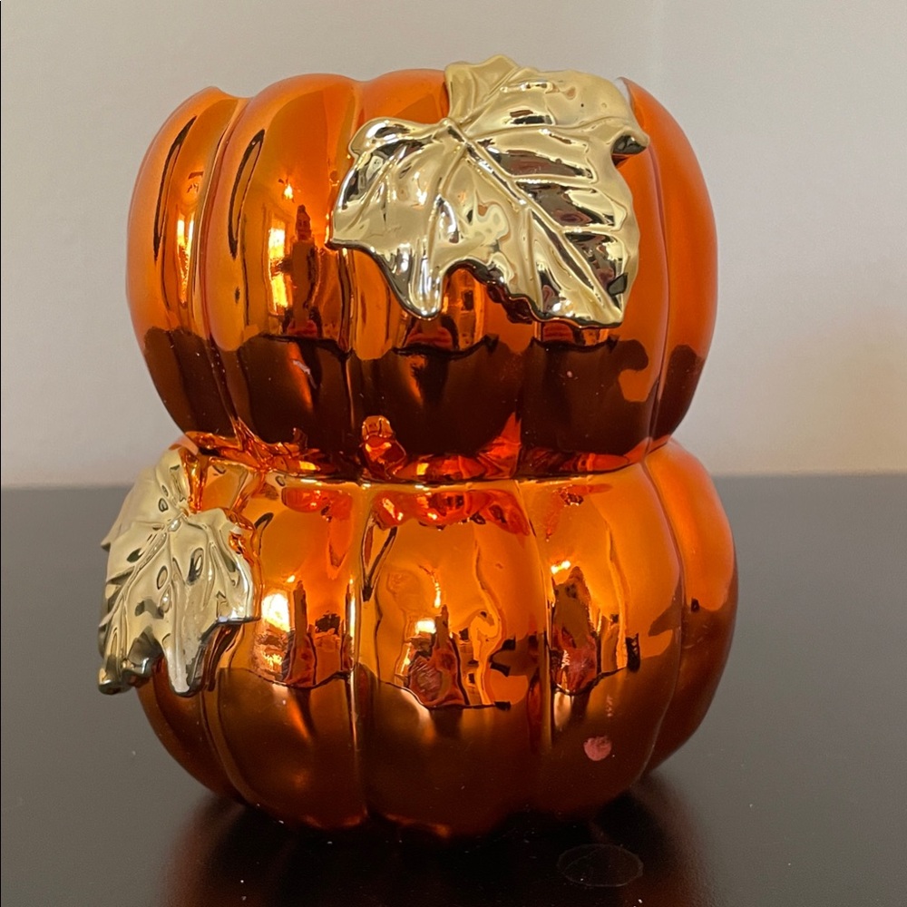 ❤️SOLD❤️New Bath&BodyWorks Orange Pumpkin Soap Holder with Gold Leaves